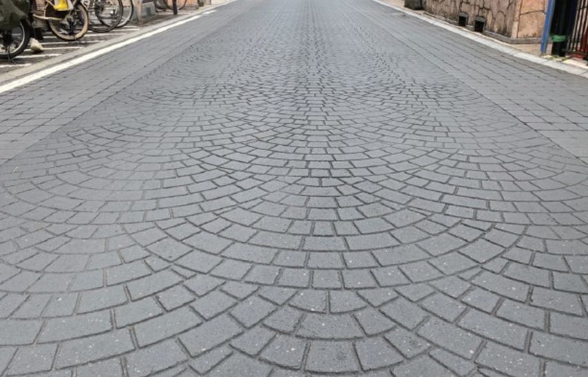 アースタンプ 型押しアスファルト工法による施工事例_施工画像4