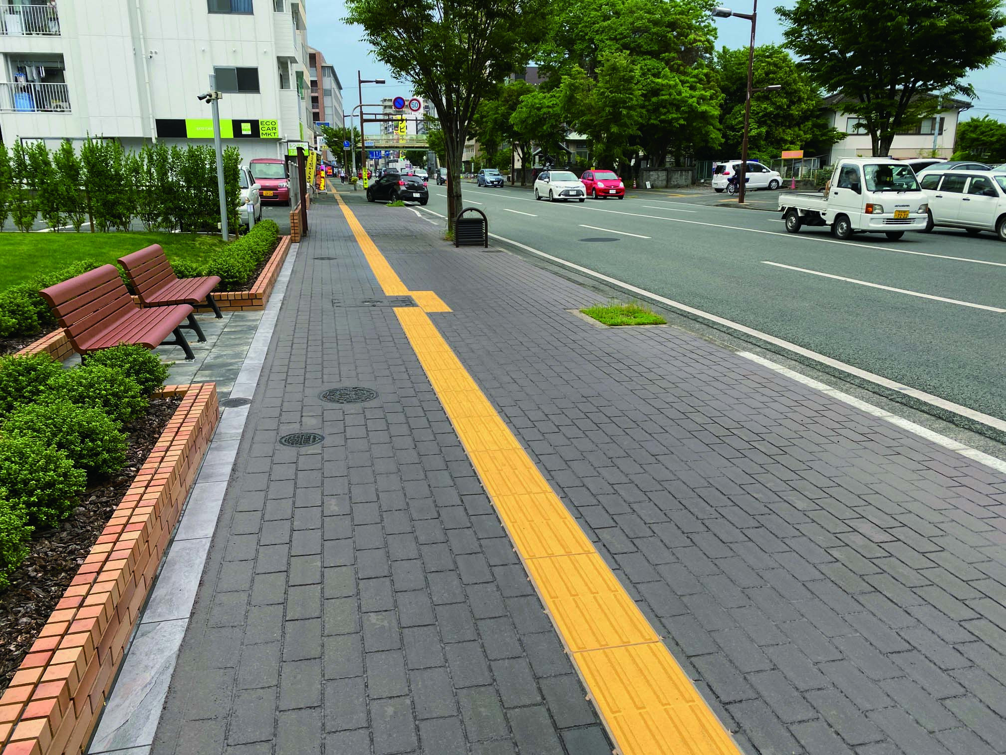 アースタンプ　型押しアスファルト工法による施工事例_歩道2